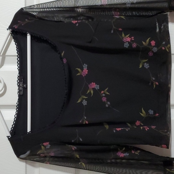 NWOT BCBGMaxAzria Black Floral Mesh Lined Long Sleeve Crop Top Size Medi… - Picture 2 of 11